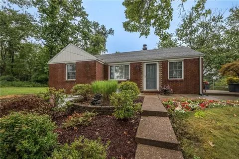 464 Lee Dr, Pittsburgh, PA 15235