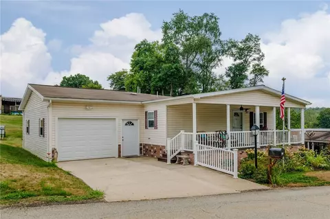13 Hilltop Dr, Finleyville, PA 15332