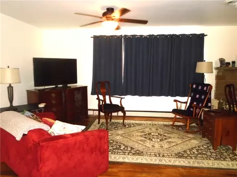Living - 140 Front St, Mount Morris, PA 15349 photo 2 of 3