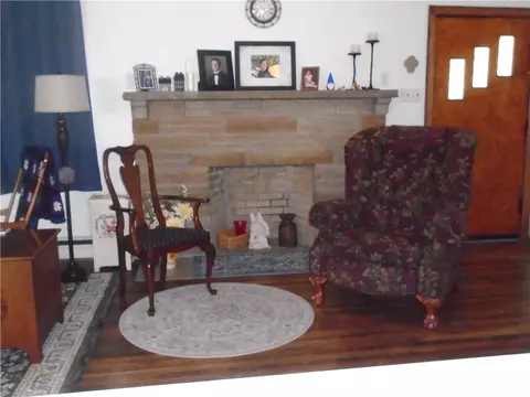 Living - 140 Front St, Mount Morris, PA 15349 photo 3 of 3