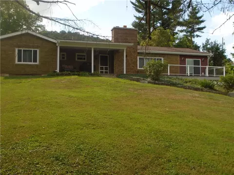 Exterior - 140 Front St, Mount Morris, PA 15349 photo 4 of 7