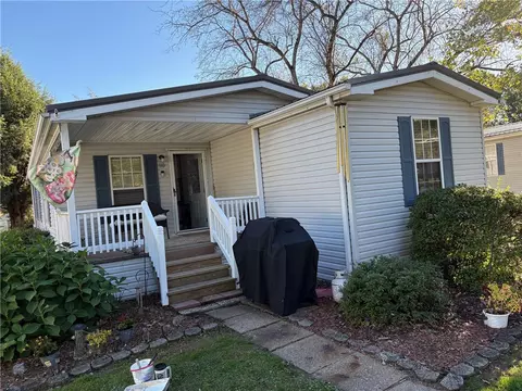 910 Robin Dr, Apollo, PA 15613