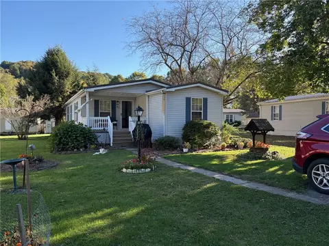 910 Robin Dr, Apollo, PA 15613 photo 2