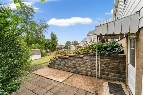1038 Summit Ave, Monaca, PA 15061 photo 4