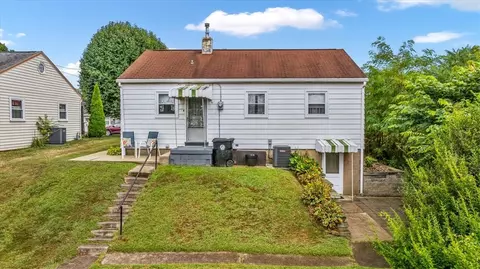 1038 Summit Ave, Monaca, PA 15061 photo 3
