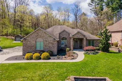 473 Hickory Ln, Houston, PA 15342