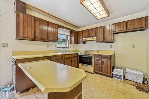 Kitchen - 1298 Old State Rd, Apollo, PA 15613 photo 2 of 4
