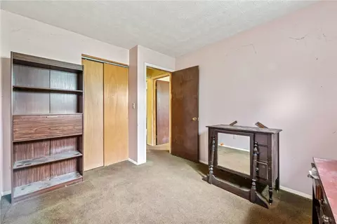 Bedroom - 1298 Old State Rd, Apollo, PA 15613 photo 4 of 5