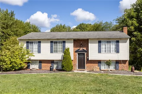 331 Rolling Hills Rd, Freedom, PA 15042