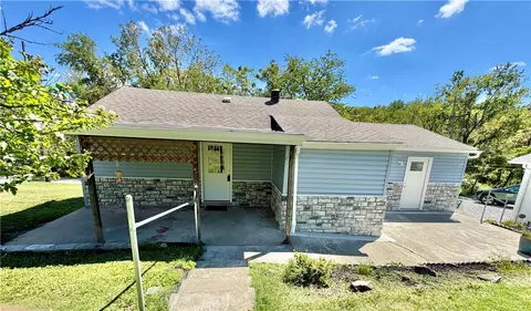 1283 Weirich Ave, Washington, PA 15301