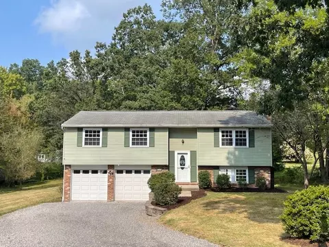 105 Walney Dr, Butler, PA 16002