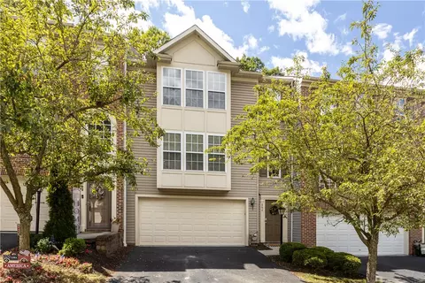 660 Village Green Blvd E, Mars, PA 16046