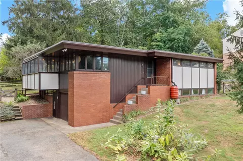 125 Herbst Dr, Pittsburgh, PA 15209