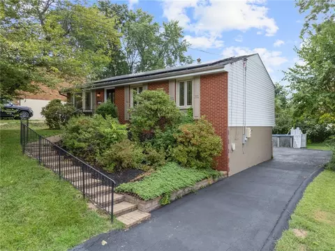 510 Crestview Dr, Pittsburgh, PA 15239