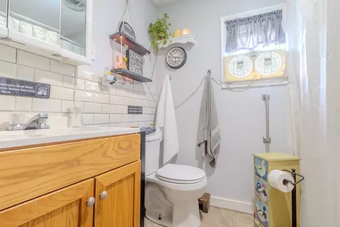 Bath - 5847-5853 Roosevelt Ave, Export, PA 15632 photo 2 of 4