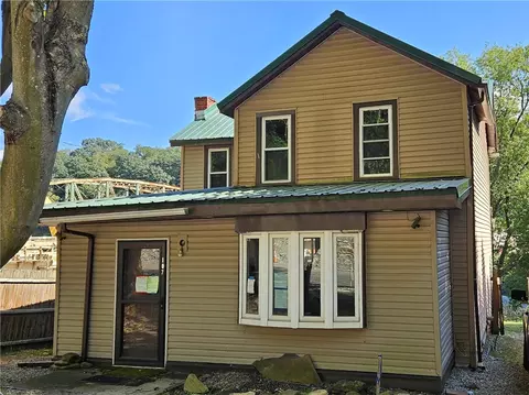 107 High St, Avonmore, PA 15618