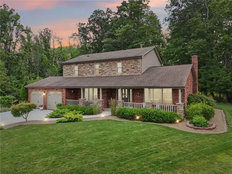 113 Penn Woods Ct, Irwin, PA 15642