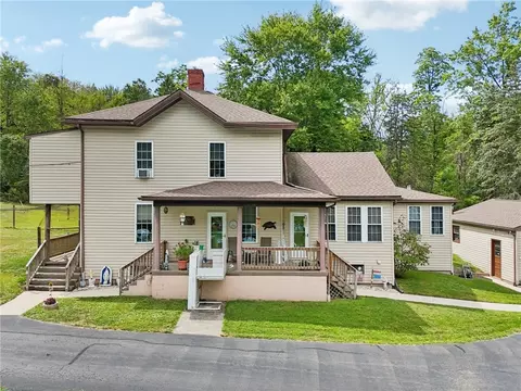 61 Upper Idlewild Dr, New Castle, PA 16101