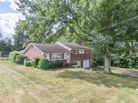 4306 Fostoria Dr, New Kensington, PA 15068