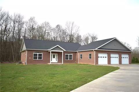 6 Oakhurst Dr, Butler, PA 16002