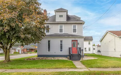 201 Walters Ln, Springdale, PA 15144