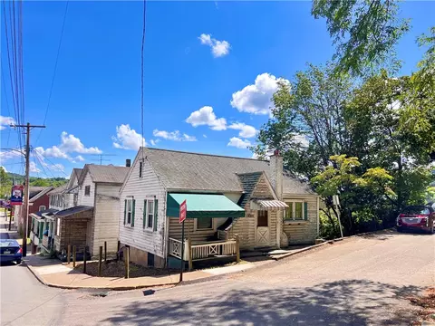 325 Chambers St, East Vandergrift, PA 15629