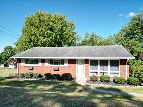 621 Whistler Dr, Rochester, PA 15074