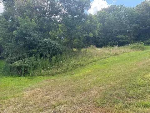 * Skidmore Dr, Jeannette, PA 15644