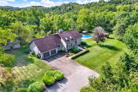127 Willow Dr, Pittsburgh, PA 15239