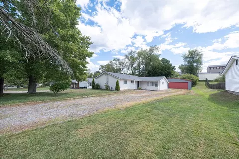 55 Dover Dr, Cranberry Township, PA 16066