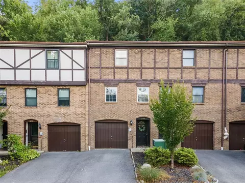 305 Newton Sq, Coraopolis, PA 15108
