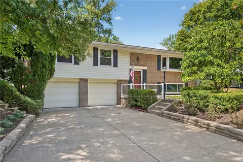 105 Rivercrest Dr, Coraopolis, PA 15108