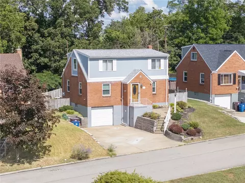 3613 Oakleaf Dr, Pittsburgh, PA 15227