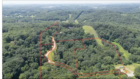 8071 Franklin Rd, Evans City, PA 16033