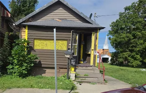 1120 Wallis Ave, Farrell, PA 16121