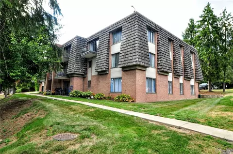 113 Forest Green Dr, Coraopolis, PA 15108
