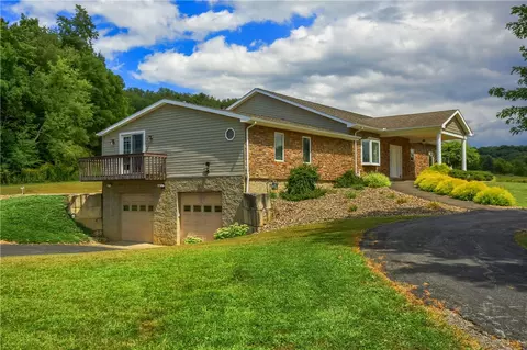 143 Paradise Dr, Ellwood City, PA 16117