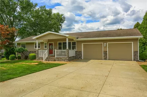 1825 Colonial Dr, New Castle, PA 16105