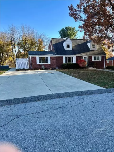 1000 Delyla, Bethel Park, PA 15102