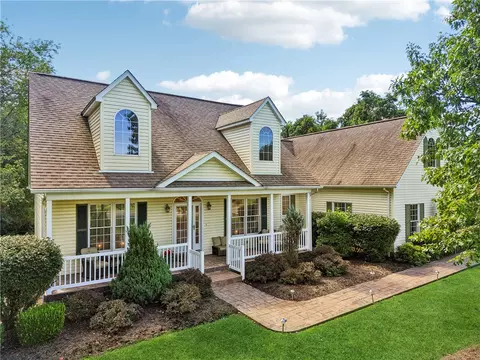 835 Merwin Rd, New Kensington, PA 15068