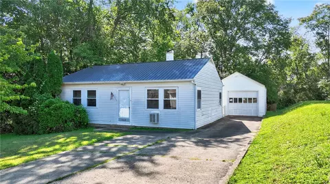 1660 The Cir, Washington, PA 15301