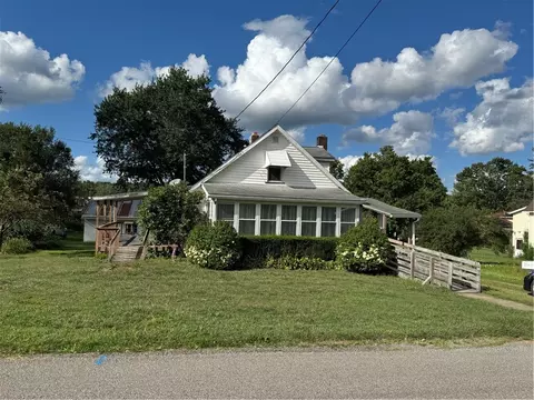 11 Coolspring St, Mercer, PA 16137