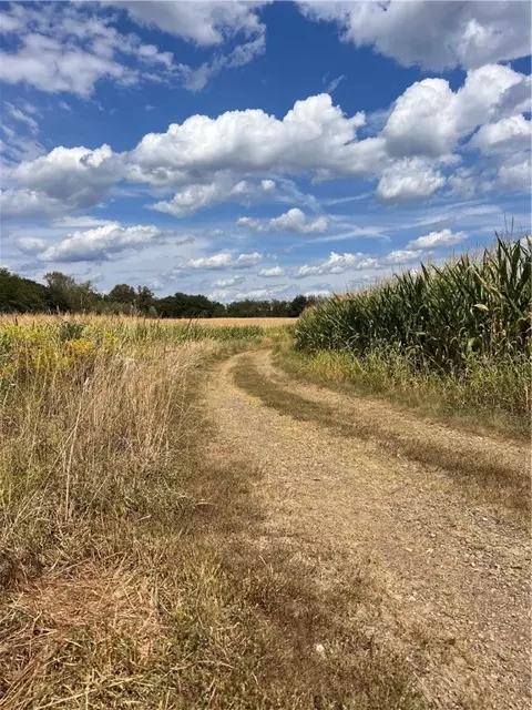 82 Mowry Rd, Clarksburg, PA 15725