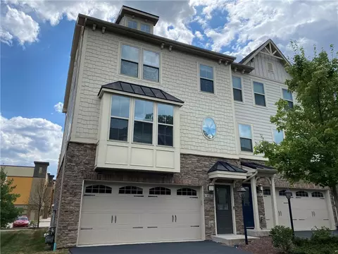 876 Beacon Ln, Pittsburgh, PA 15237