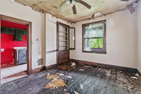 Living - 592 E 7th Ave, Tarentum, PA 15084 photo 2 of 2