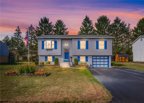 880 Lansberry Ct, Somerset, PA 15501
