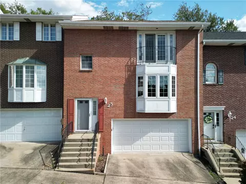 25 Manorfield Dr, Delmont, PA 15626