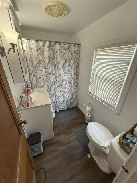 Bath - 29 E 2nd Ave, Latrobe, PA 15650 photo 1 of 1