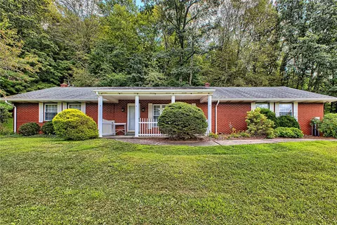 5553 Greensburg Rd, Apollo, PA 15613