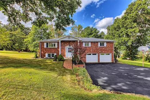112 Friendship Ln, Greensburg, PA 15601